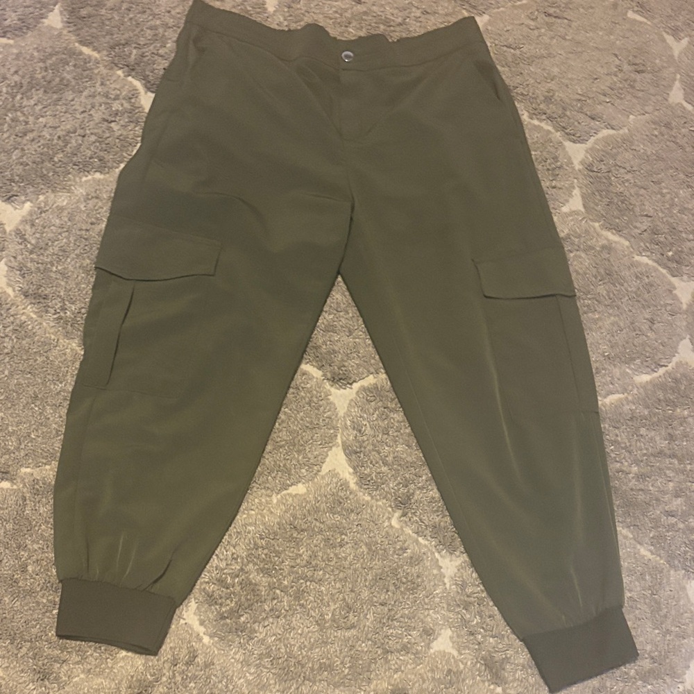 Zara women’s  Dark Green Cargo Pants